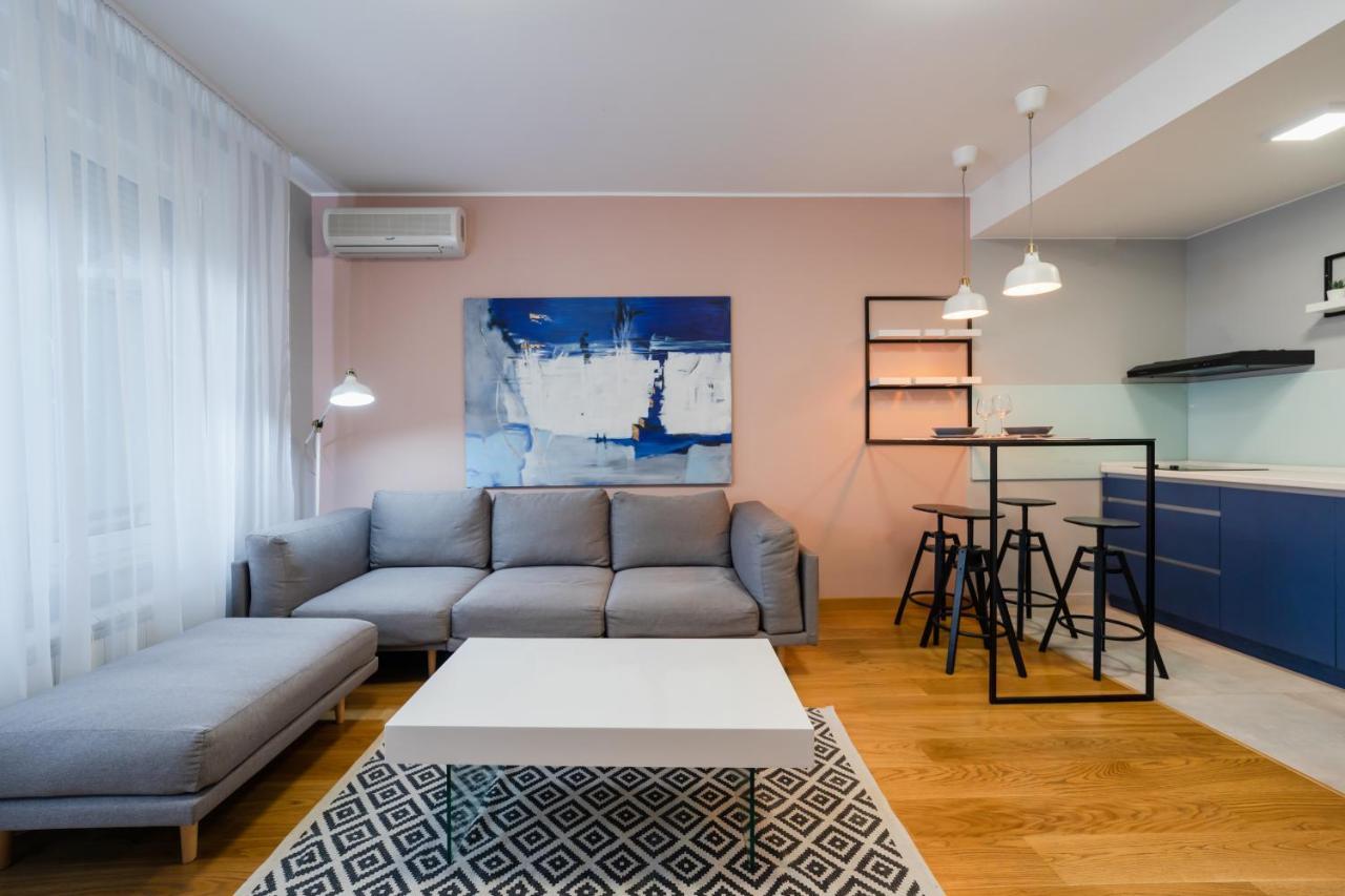 Modern Living In City Centre - Private Parking Novi Sad Luaran gambar